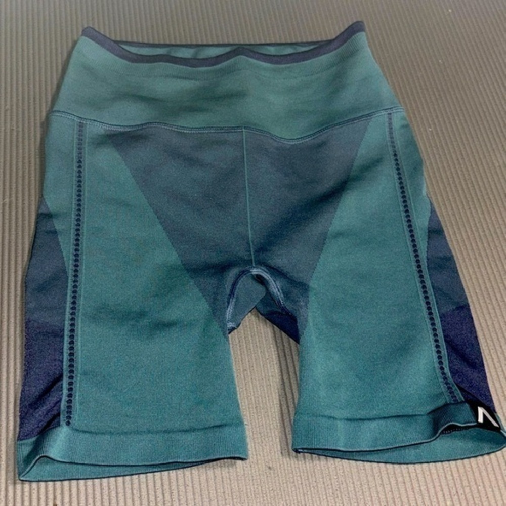 Athleta Allyson Felix Legend Seamless Bike Shorts